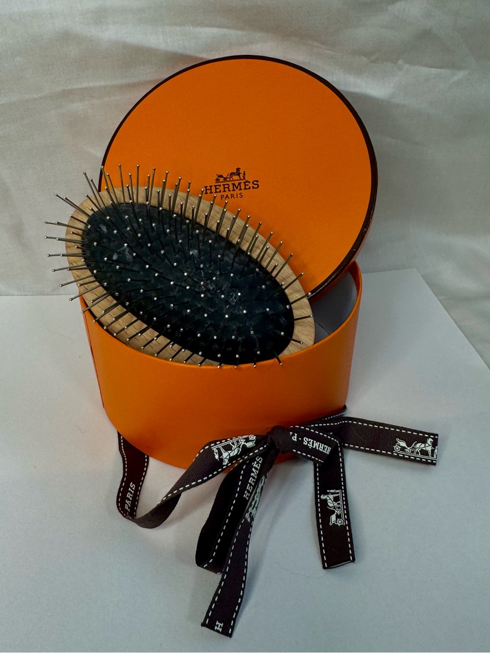 Hermès Orange and Black Round Box Hair Brush Set